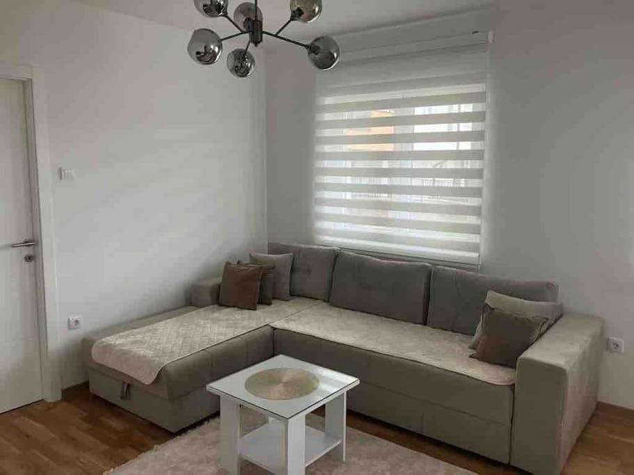 Apartman Vrbas 1 + Podzemna Garaza Banyaluka Dış mekan fotoğraf